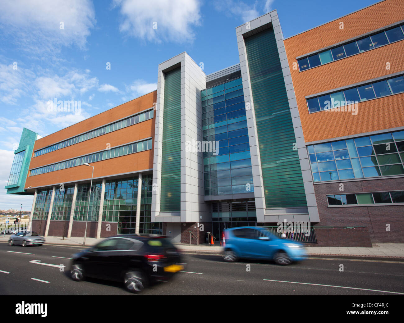 Cars passing the Baltic Campus of Gateshead College Stock Photo Alamy