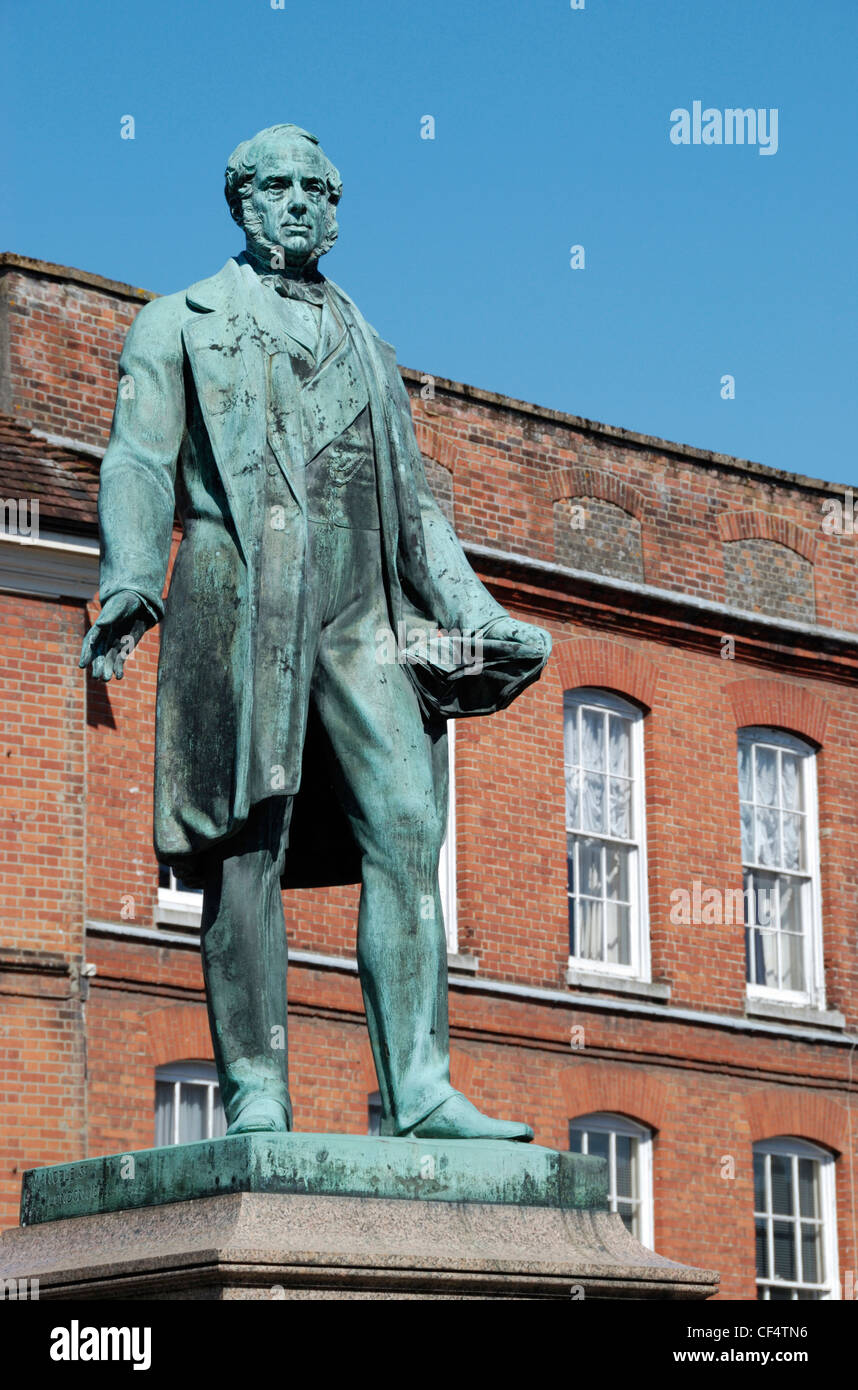 A statue of Lord Palmerston in Market Place, Romsey. Lord Palmerston was twice Prime Minister between 1855 and 1865. Stock Photo
