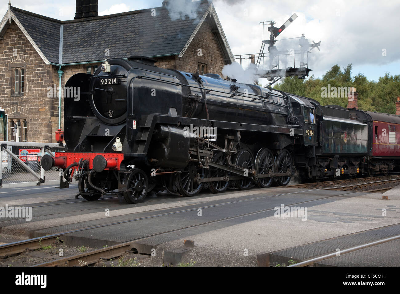Br 2 10 0 Class 9f 92214 Steam Engine Leaving Grosmont Station On The North York Moors Historic Br 2 10 0 Class 9f 92214 Steam Engine Leaving Grosmont Station On The North York Moors Historic
