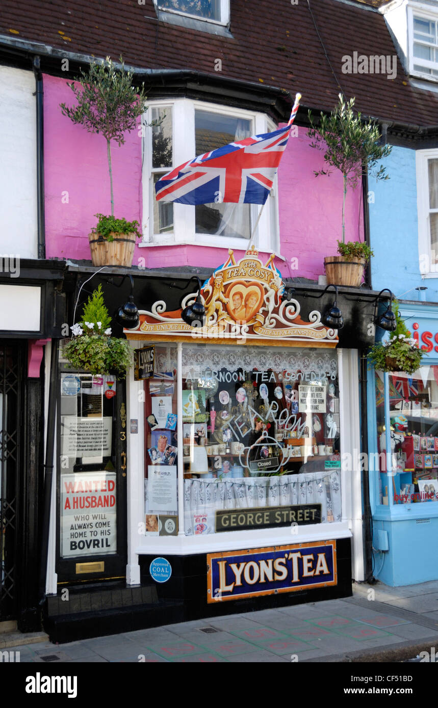 The Tea Cosy tearooms in Brighton, dedicated to the memory of Princess Diana. Tea room etiquette includes prohibiting the dunkin Stock Photo