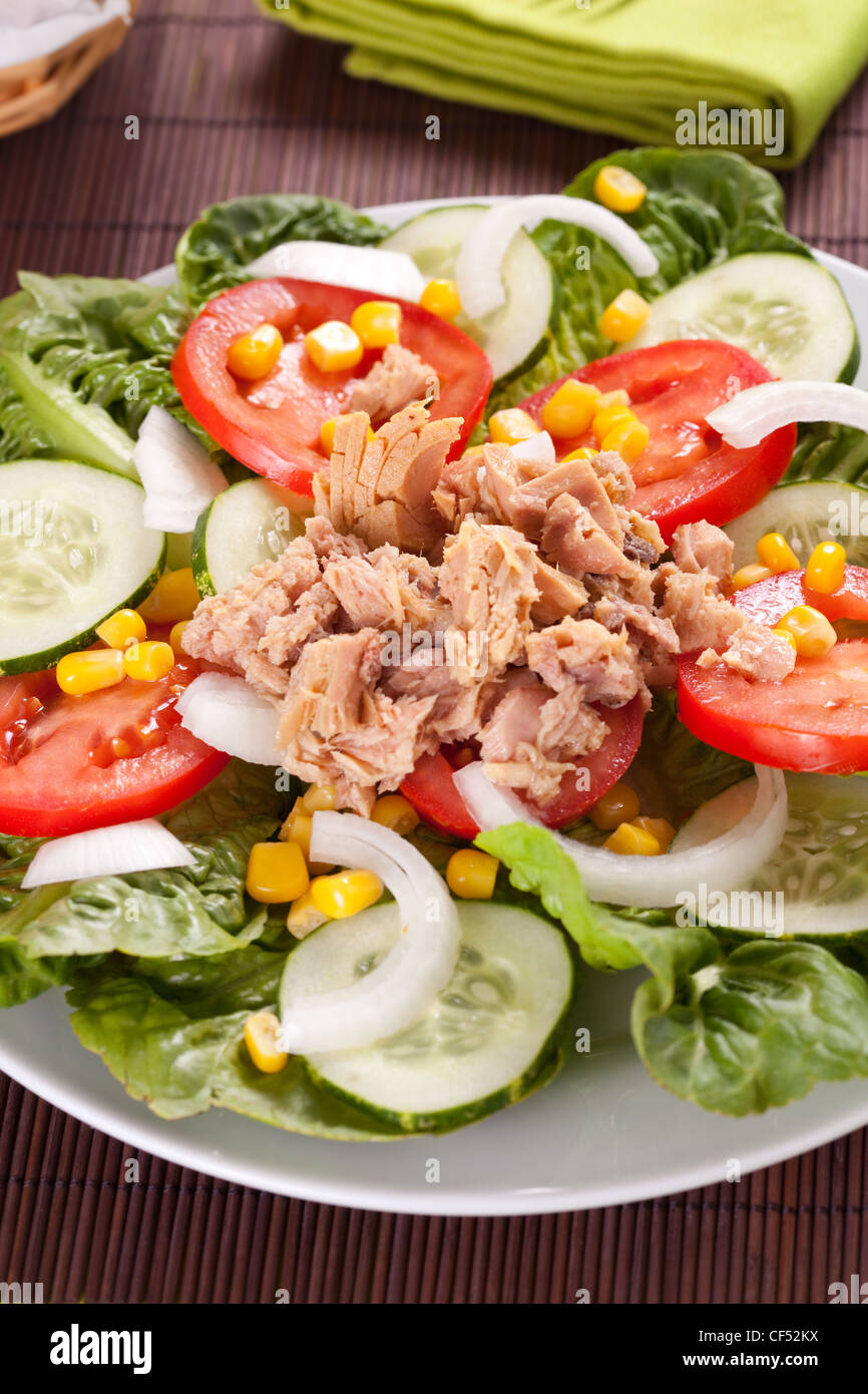 salad tuna tomato corn and onion Stock Photo Alamy