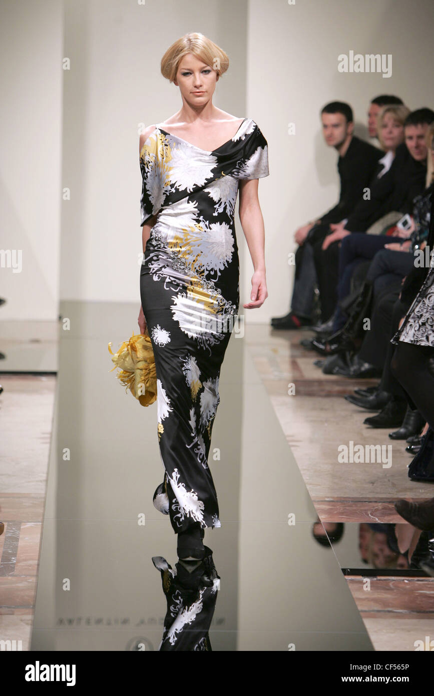 Valentin Yudashkin Milan Ready to Wear Autumn Winter Monochrome floral print satin long dress Stock Photo