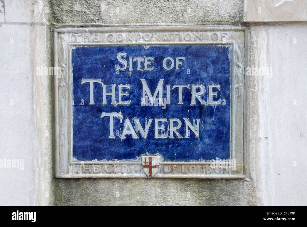 Blue City of London Corporation plaque marking the site of the former Mitre Tavern pub in Fleet Street. Stock Photo
