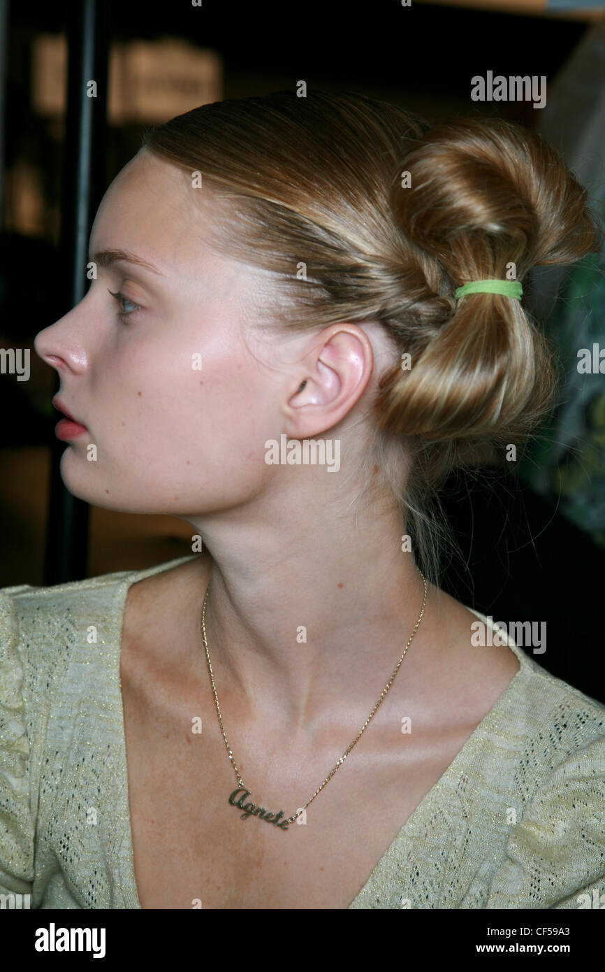 Aquascutum London Ready To Wear Spring Summer Model Blonde Hair
