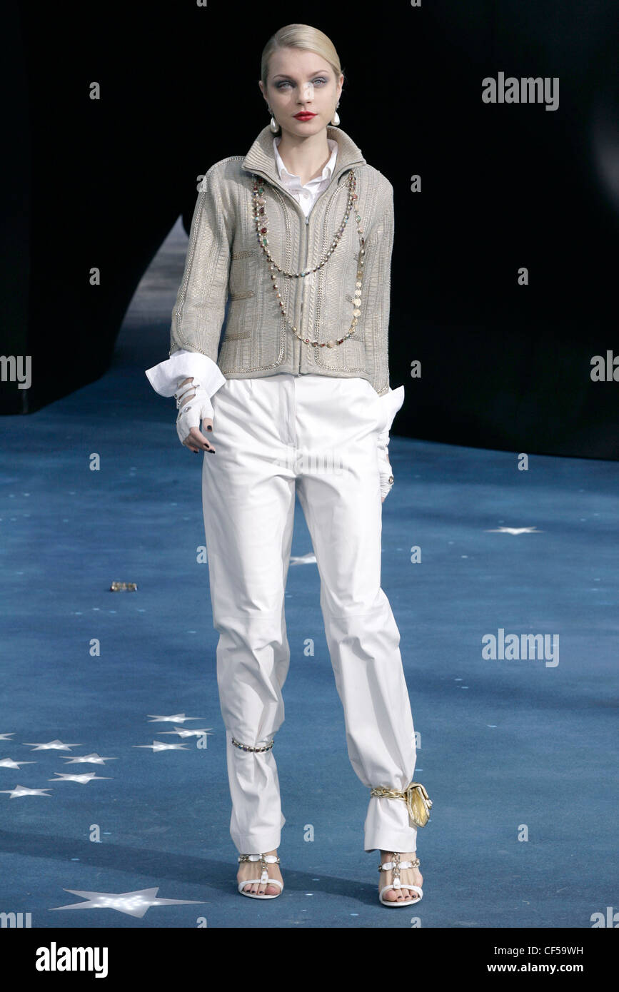 Chanel Paris Ready to Wear Spring Summer American model Jessica Stam  wearing beige waist zipper jacket over white shirt and Stock Photo - Alamy