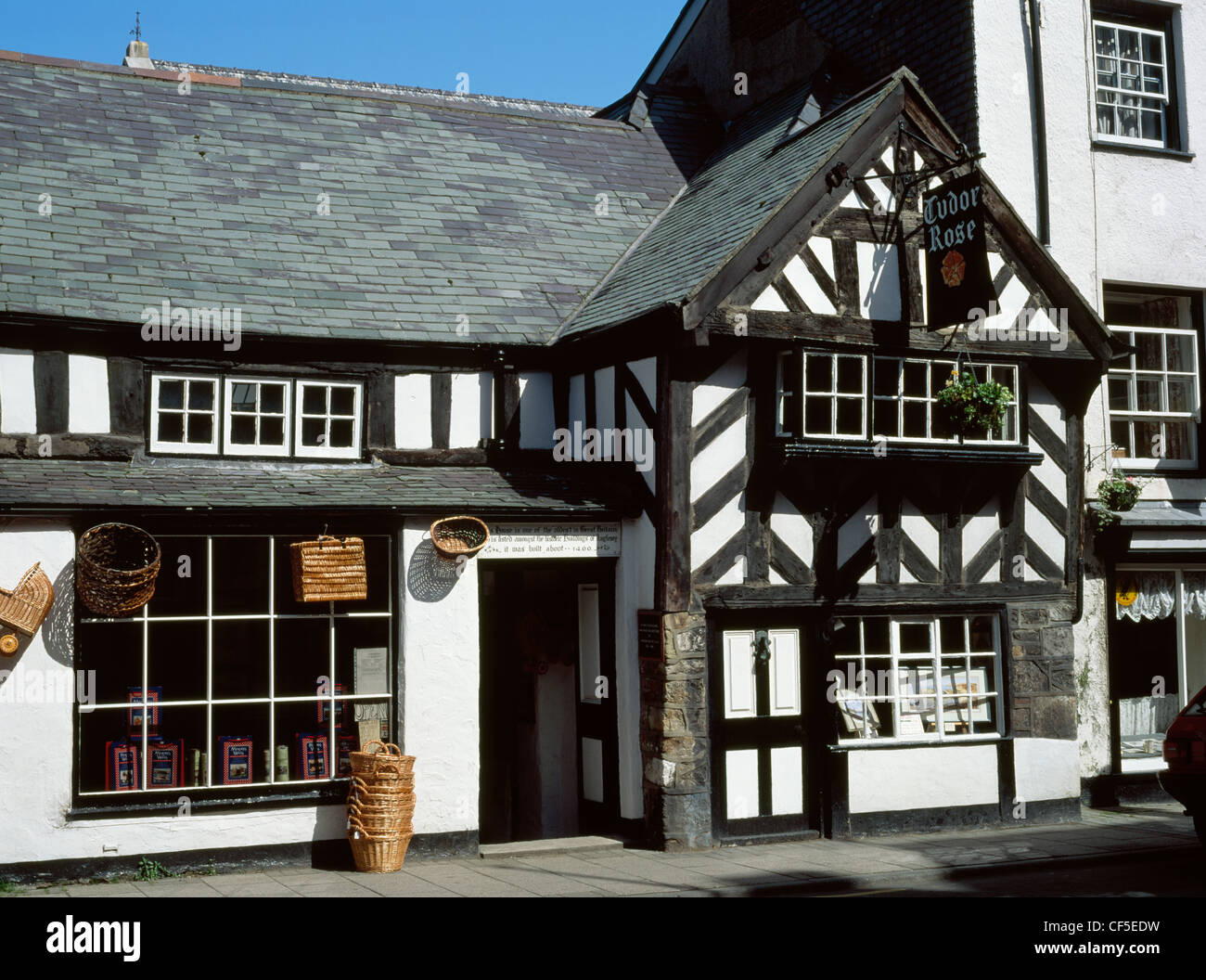 The Tudor Rose shop at 32 Castle Street, a medieval (early 15th century) hall-house with later additions. Stock Photo