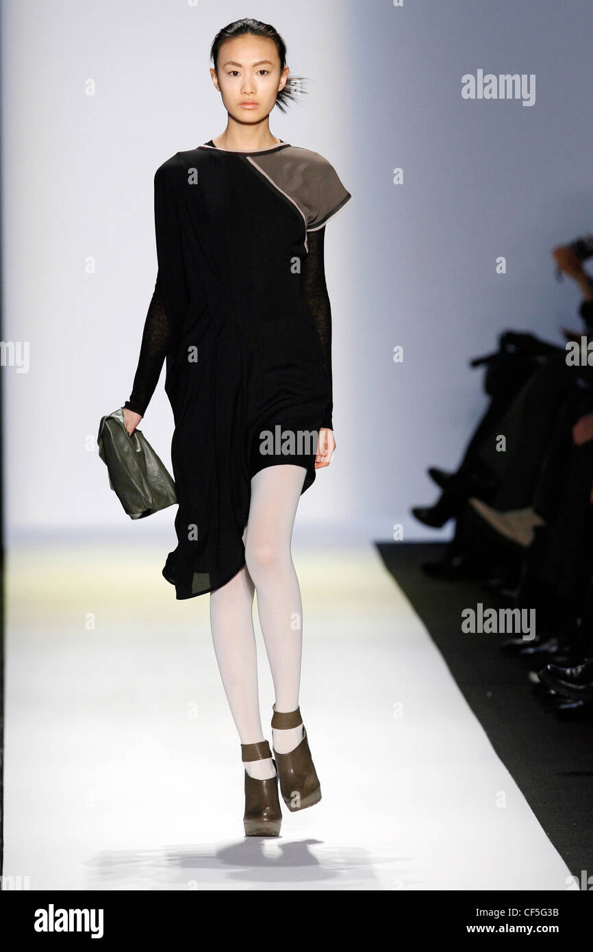 BCBG Max Azria New York Ready to Wear 