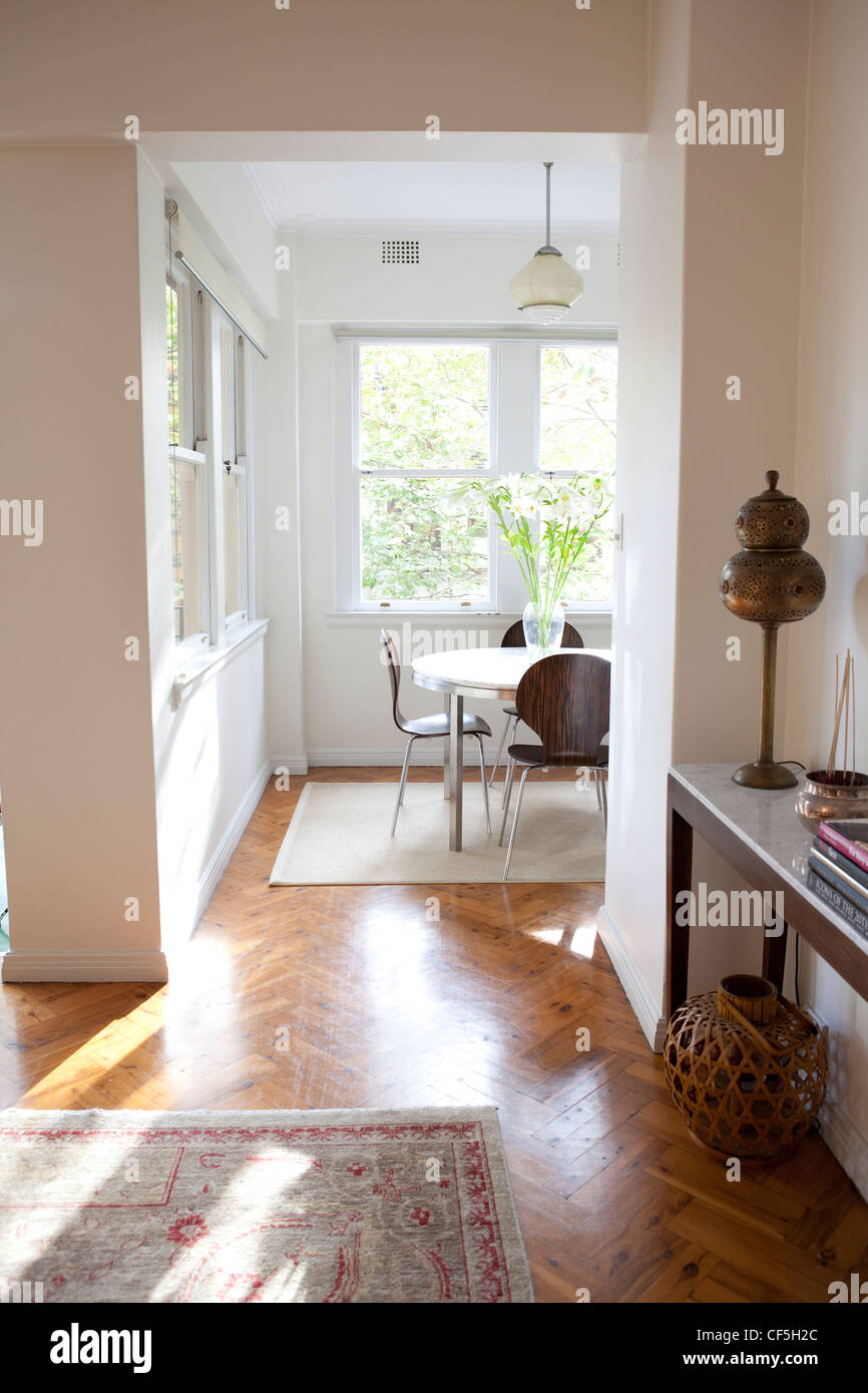 Art Deco Apartment This apartment is in one of Sydneys most prestigious