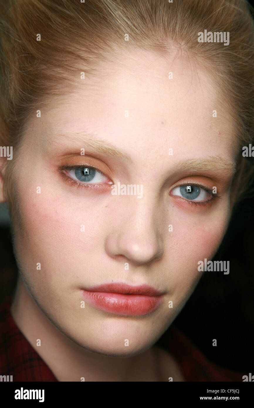 Giambattista Valli Backstage Paris Ready to Wear Spring Summer Model ...