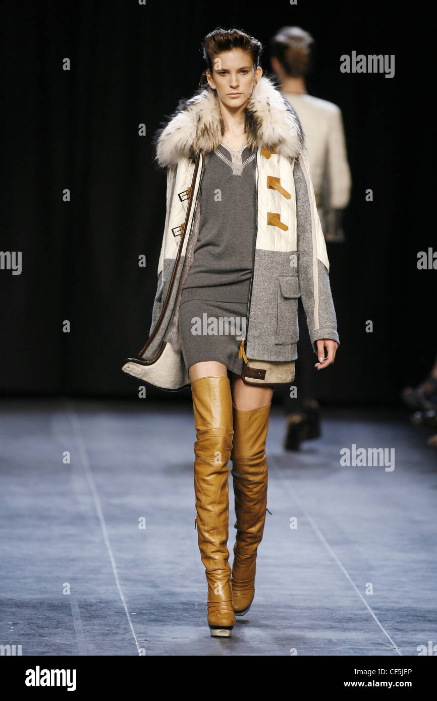 Barbara Bui Paris Ready to Wear Autumn Winter Grey top, matching pencil  skirt, grey coat fur collar and buckles, brown thigh Stock Photo - Alamy