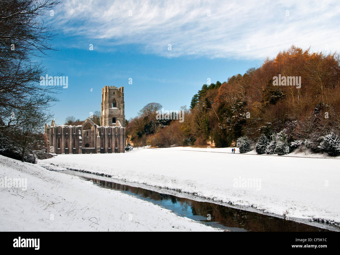 Fountains Abbey Yorkshire Winter Hi res Stock Photography And Images 