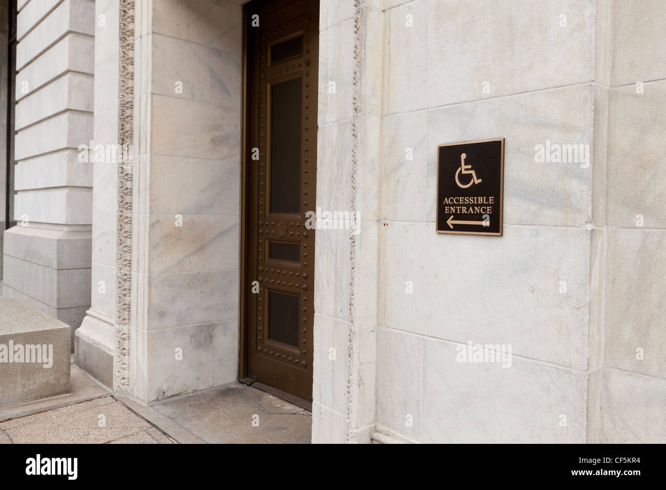 Disabled entrance sign hi-res stock photography and images - Alamy