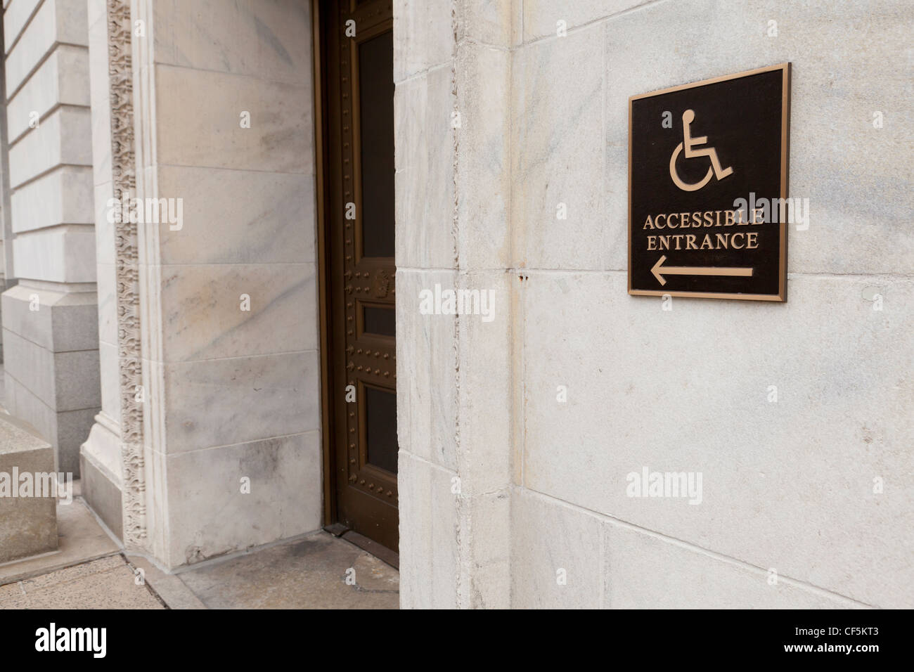 Wheelchair access sign posted next to entrance Stock Photo - Alamy