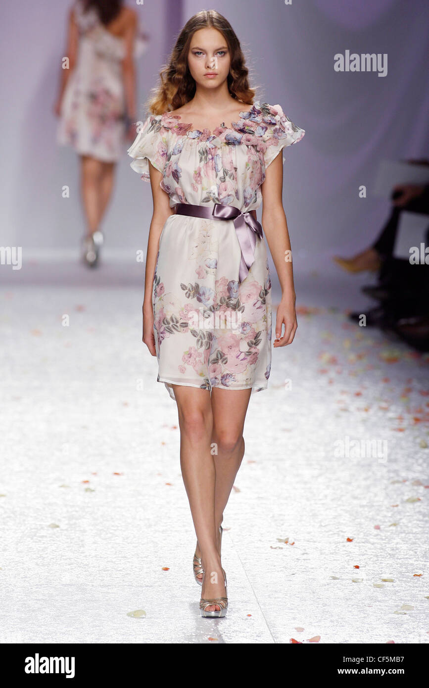 Pink and purple floral dress hi-res stock photography and images - Alamy