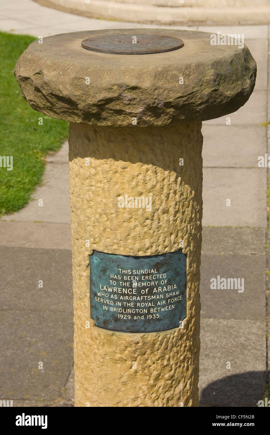Sundial in the South Cliff gardens in Bridlington to the memory of T E Shaw, better known as Lawrence of Arabia, who served in B Stock Photo