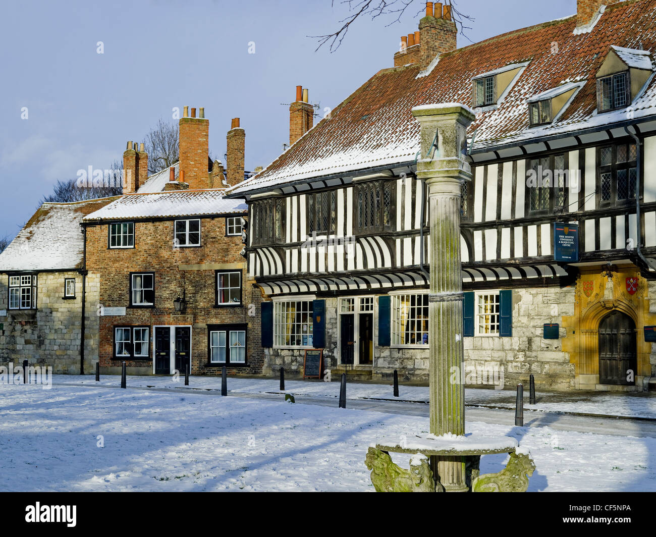 Snow covering the ground around the Sundial in front of St Williams College close to York Minster. Stock Photo