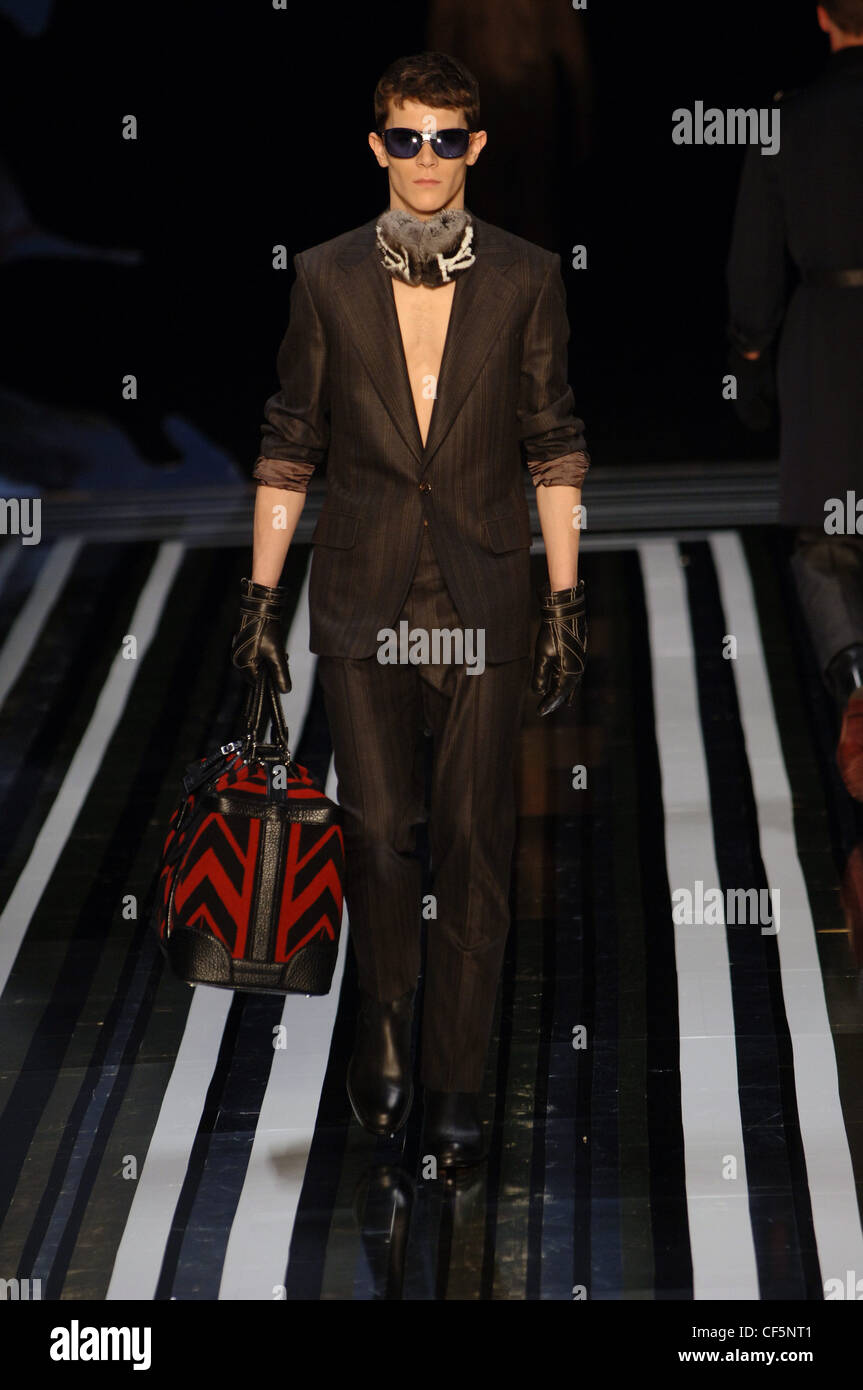 Louis Vuitton Ready to Wear Menswear Paris A W Shirtless male model wearing  a dark brown suit the sleeves pushed up, black Stock Photo - Alamy