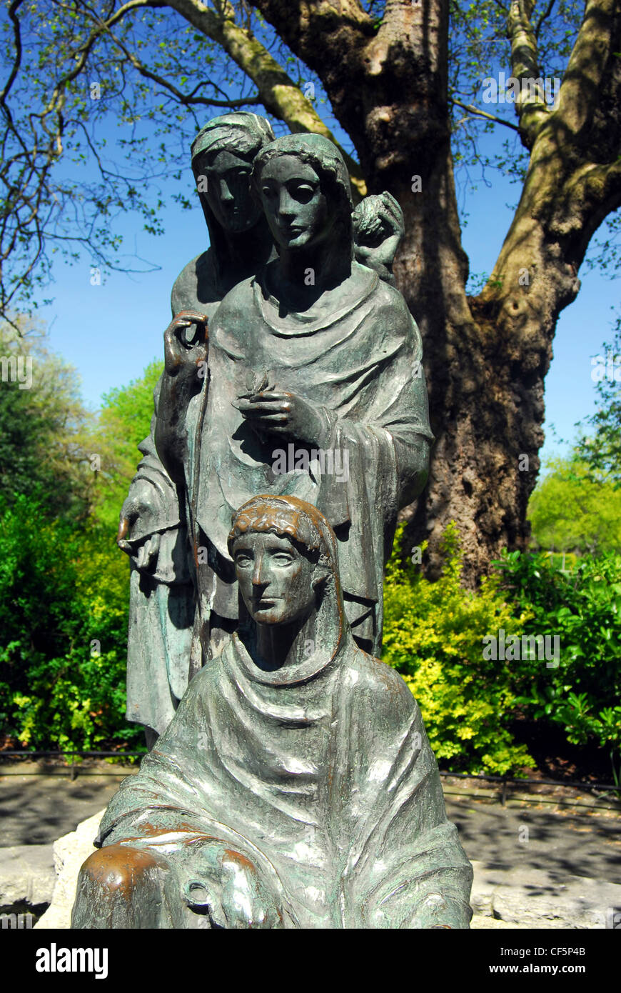 Statues at St Stephen's Green in Dublin Stock Photo Alamy