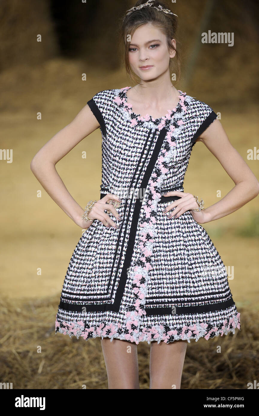 Chanel Paris Ready to Wear Spring Summer A black and white tweed