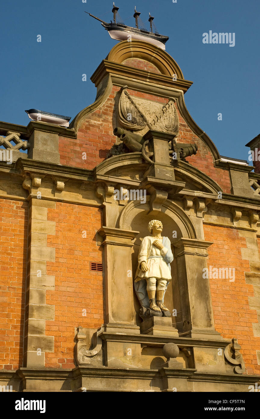 Statue above the entrance to Whitby Merchant Seamens Hospital houses founded in 1675. Stock Photo