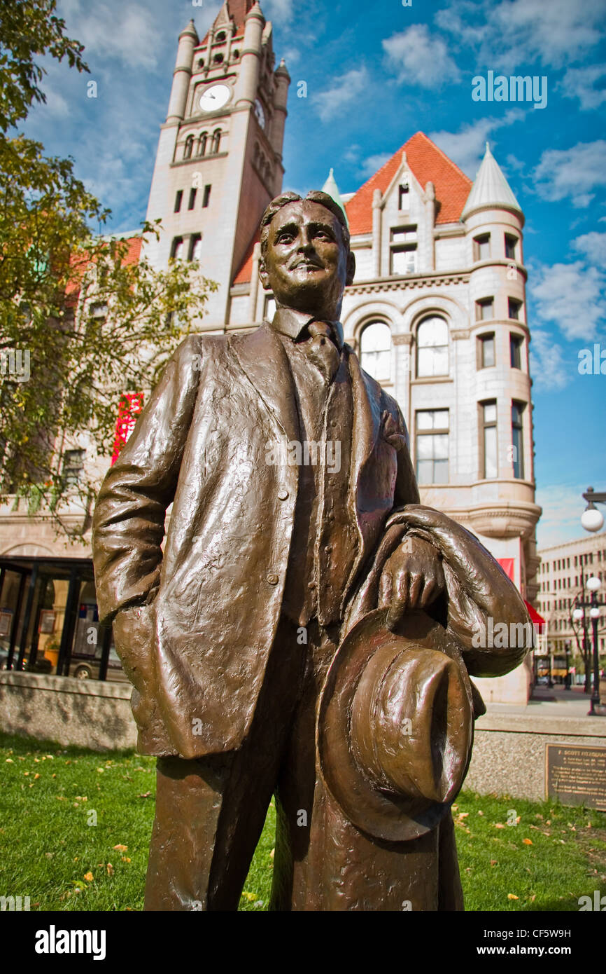 Statue of native son F. Scott Fitzgerald at Rice Park in St. Paul, Minnesota. Stock Photo