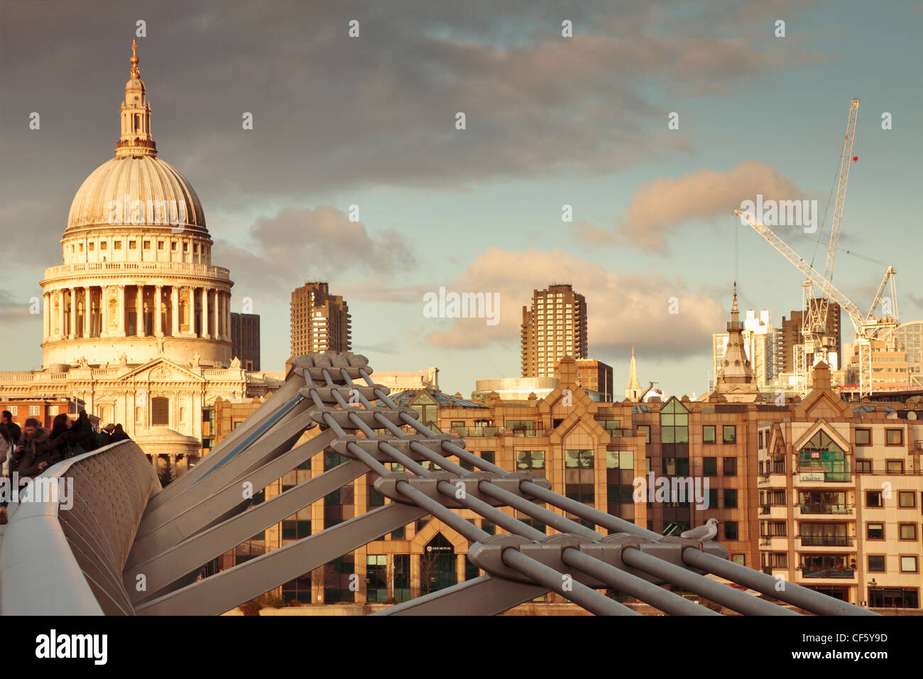 St Paul's Cathedral and the London Millennium Footbridge, crossing the River Thames to link Bankside with the City of London. Stock Photo