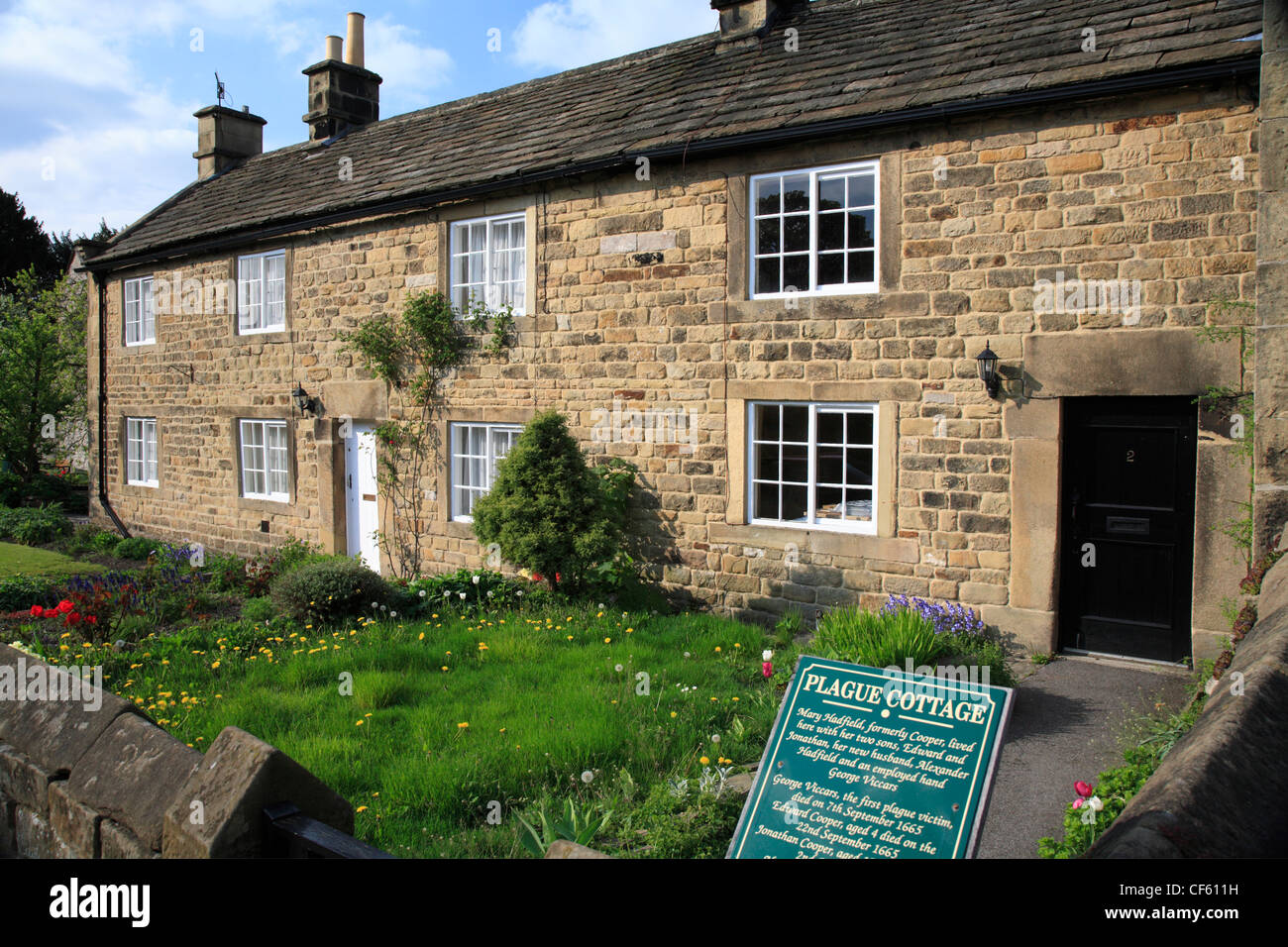 A Row Of Plague Cottages In The Peak District National Park Stock