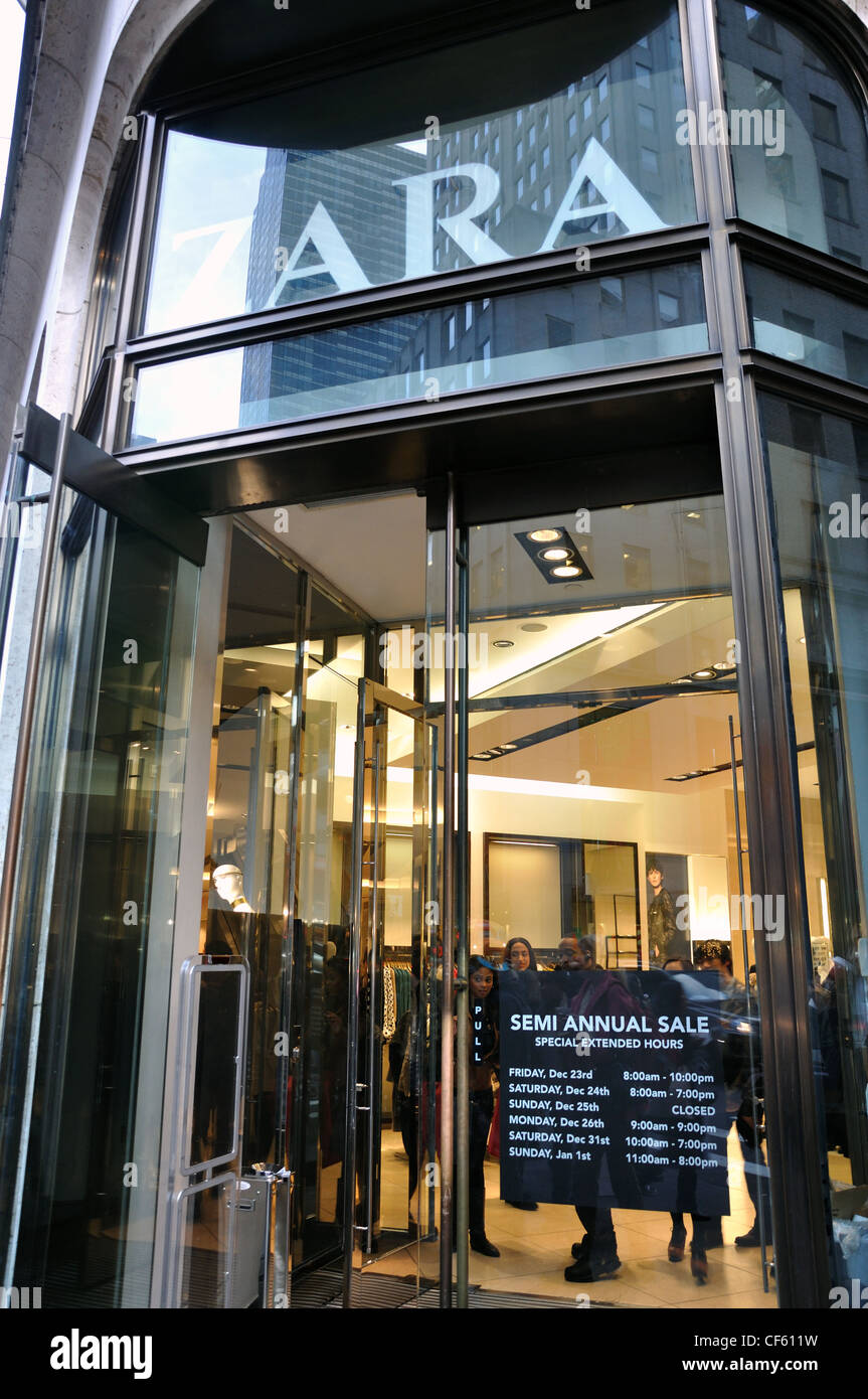Zara store, Manhattan, New York, USA Stock Photo - Alamy