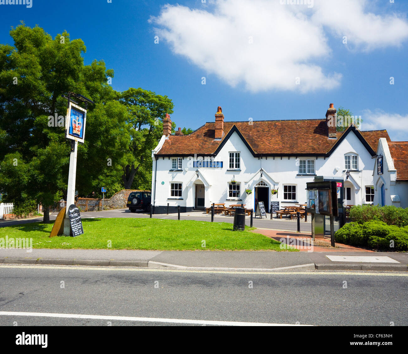 The Crown country pub in the centre of Kingsclere. Stock Photo