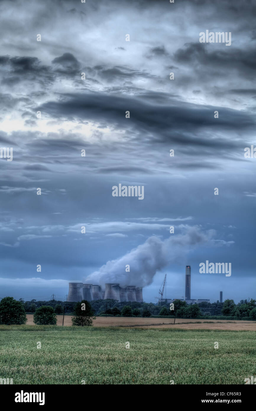 Smoke billowing from Ratcliffe-on-Soar, a coal fired power station on the edge of the city of Nottingham. Stock Photo