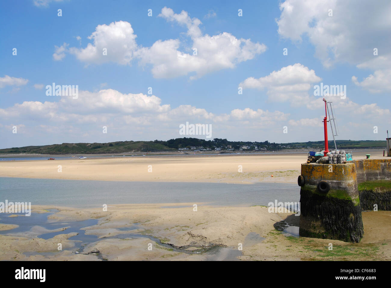 The entrance to Padstow harbour at low-tide. Stock Photo