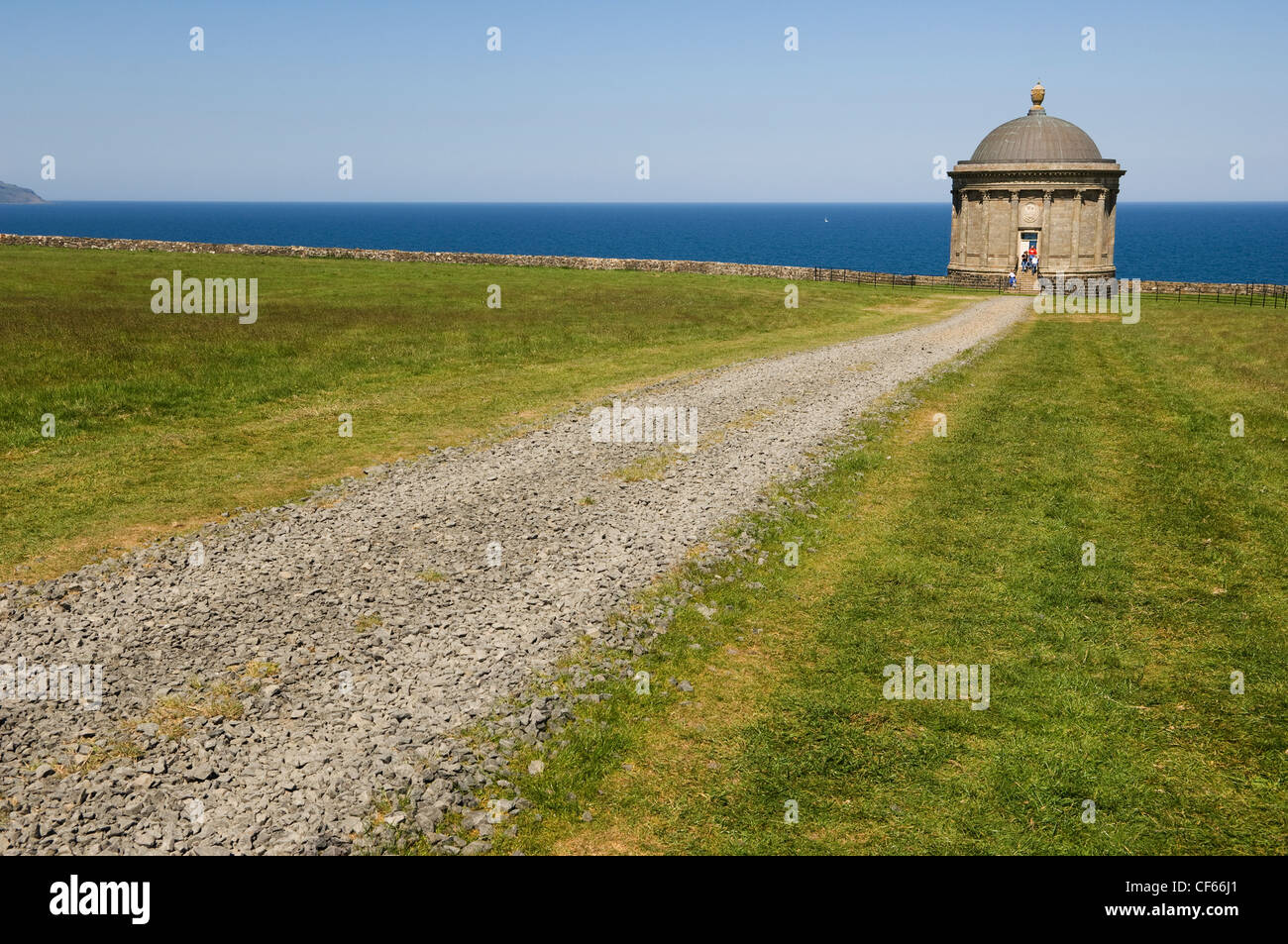 Path leading to Mussenden Temple, built in 1785 and modelled on the Temple of Vesta in Italy. The building is part of the estate Stock Photo