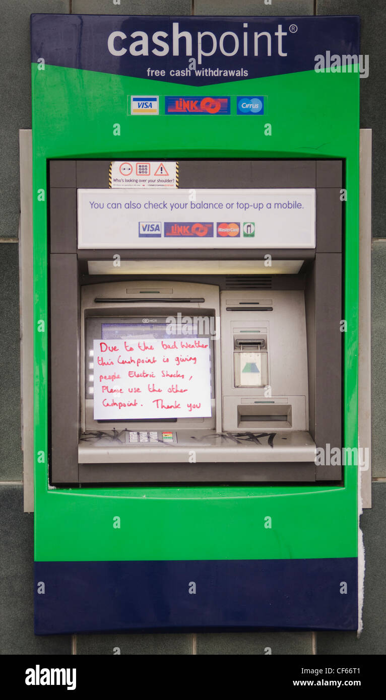 A Lloyds Bank cashpoint (ATM, cash dispenser) with a notice taped to its screen asking customers to please use another ATM as 'D Stock Photo