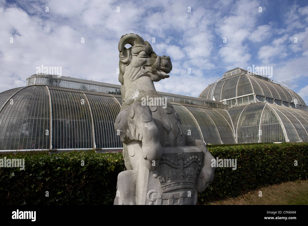 A view of the Palm House. Built 1844-48 by Richard Turner to Decimus Burton's designs, the Palm House is Kew's most recognisable Stock Photo