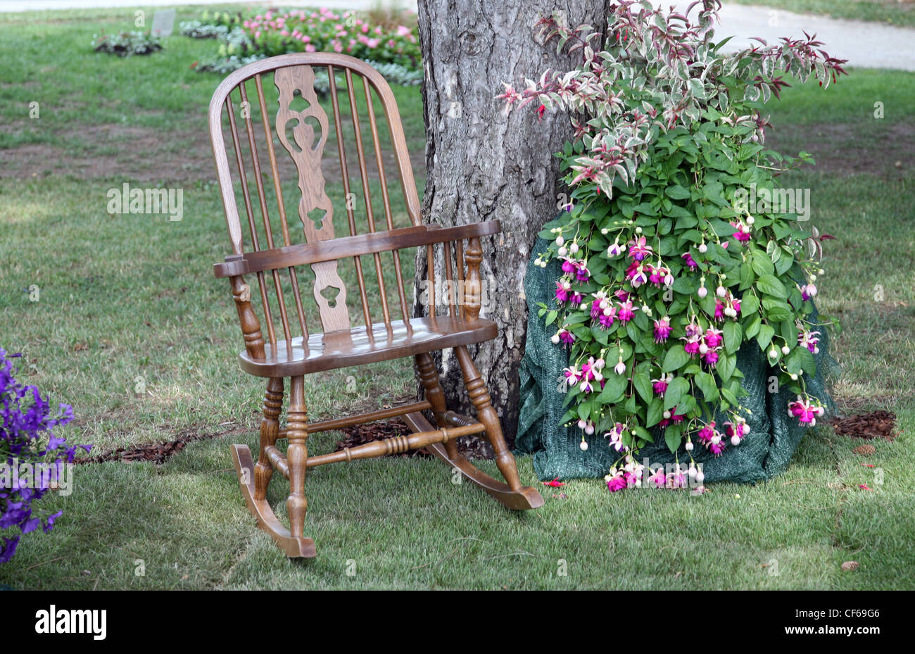 Rocking chair and flowers Stock Photo - Alamy
