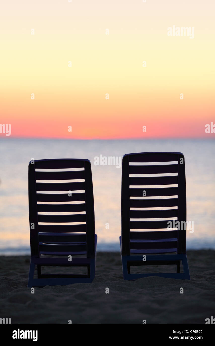 Two opposite chairs hi-res stock photography and images - Alamy