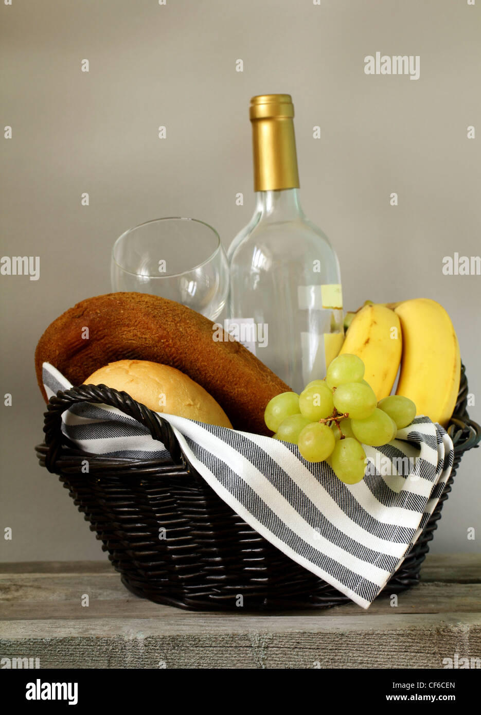 Picnic basket with fresh fruit , bread and wine Stock Photo - Alamy