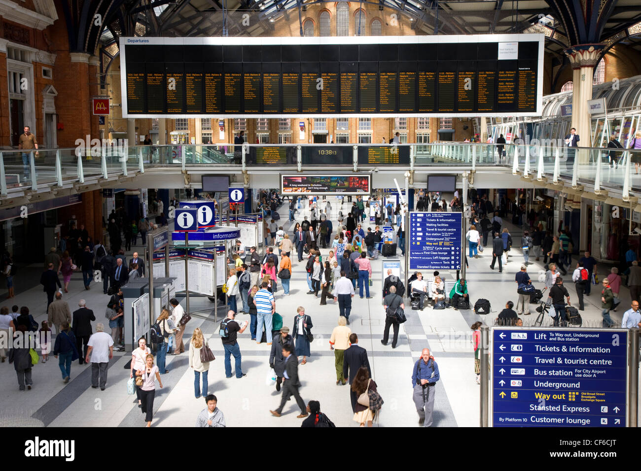 The busy concourse of Liverpool Street Station in the City of London. Stock Photo