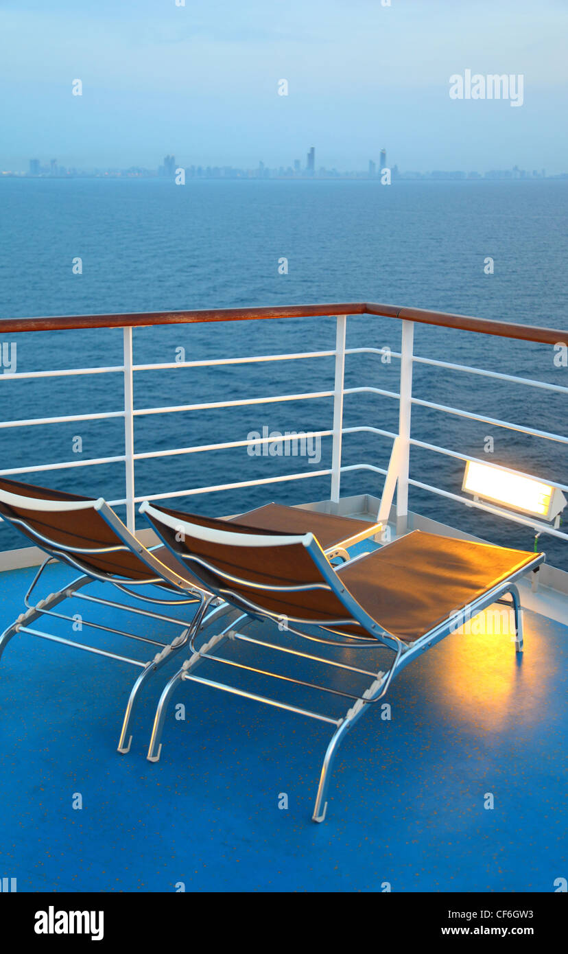 Cruise ship deck chair hi res stock photography and images Alamy