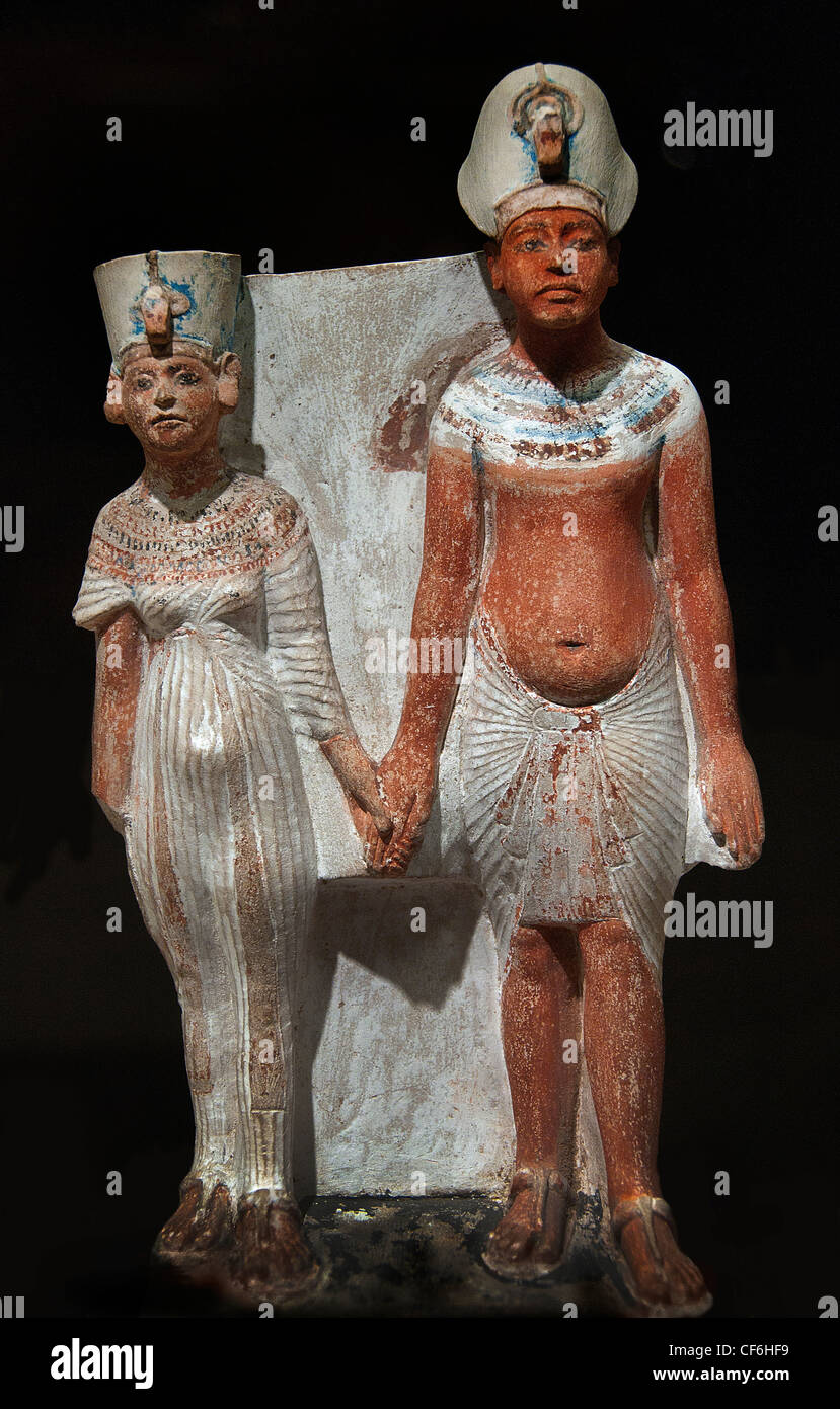 Pharaoh Akhenaten and Queen Nefertiti holding hands, naturalistic ...