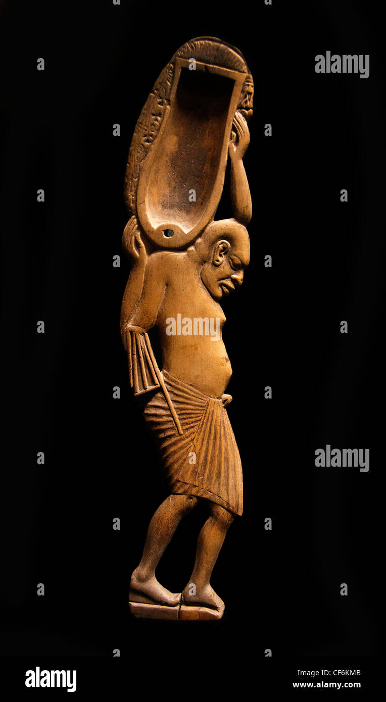 Ancient Egyptian Cosmetic Spoon Egypt Wood New Kingdom Dynasty 18  XVIII 1391-1353 BC Stock Photo