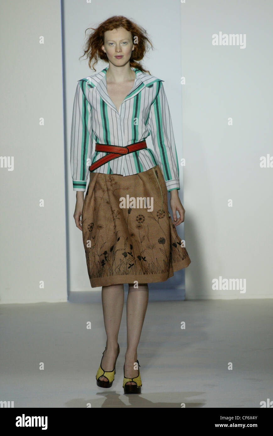 Marni Milan Spring Summer Model, Karen Elson long red hair tied loosely back off face wearing white and green vertically Stock Photo