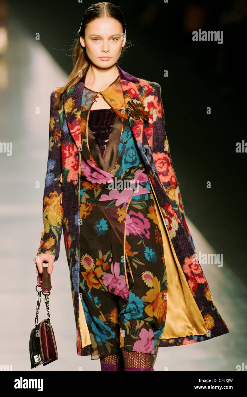 Etro Milan Ready to Wear Autumn Winter Flower print Stock Photo - Alamy