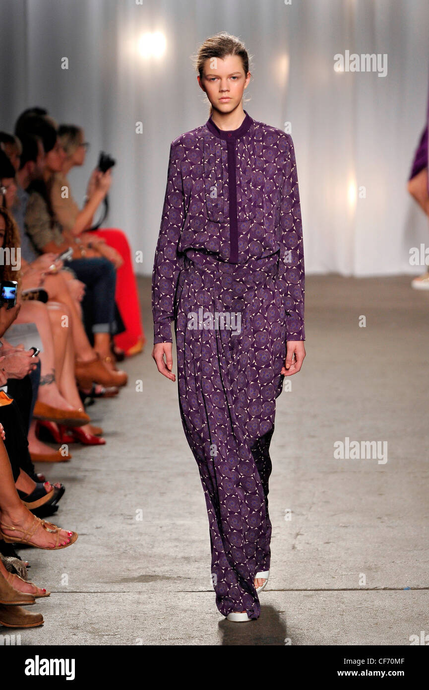 Doo Ri New York Ready to WearSpringSummer 2012 Stock Photo - Alamy