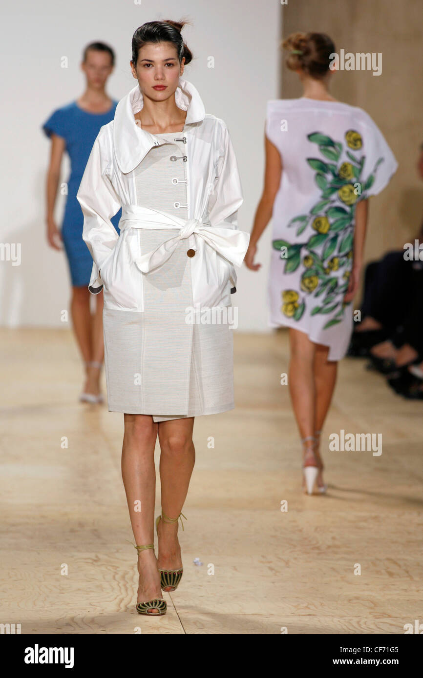 Spring aquascutum runway rare photo Spring aquascutum runway best photo