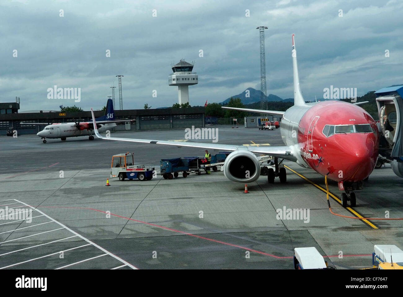 NORWAY Oslo Airport, Gardermoen (IATA: OSL, ICAO: ENGM) (Norwegian: Oslo lufthavn, Gardermoen) Norwegian Airlines Boeing 737. Stock Photo