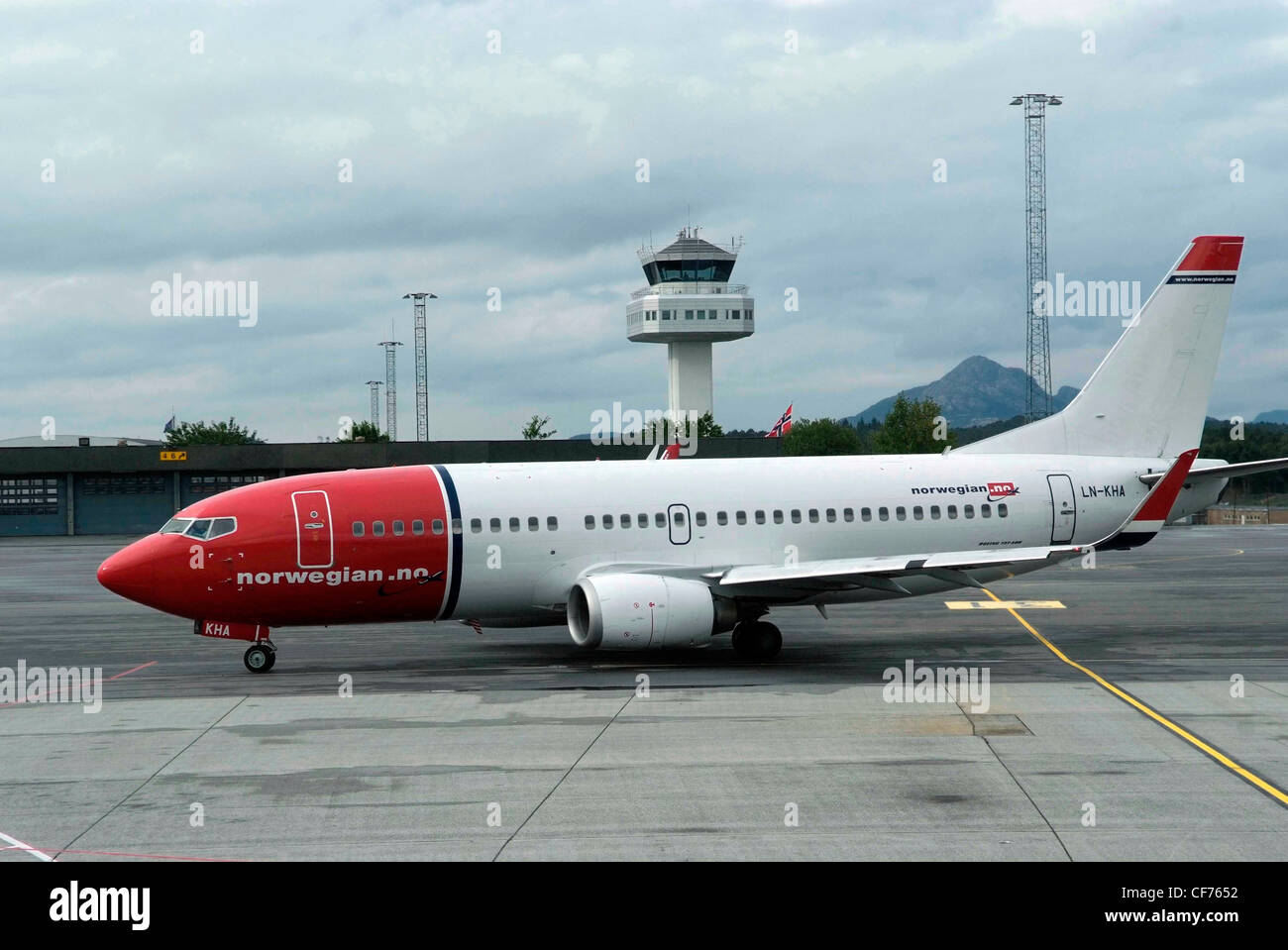 NORWAY Oslo Airport, Gardermoen (IATA: OSL, ICAO: ENGM) (Norwegian: Oslo lufthavn, Gardermoen) Norwegian Airlines Boeing 737. Stock Photo