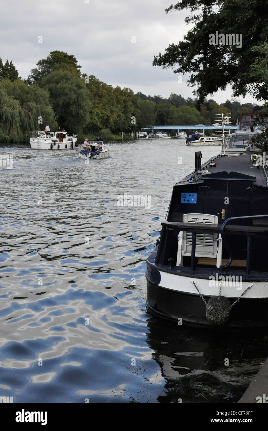 River Thames Summer day country scene Stock Photo - Alamy