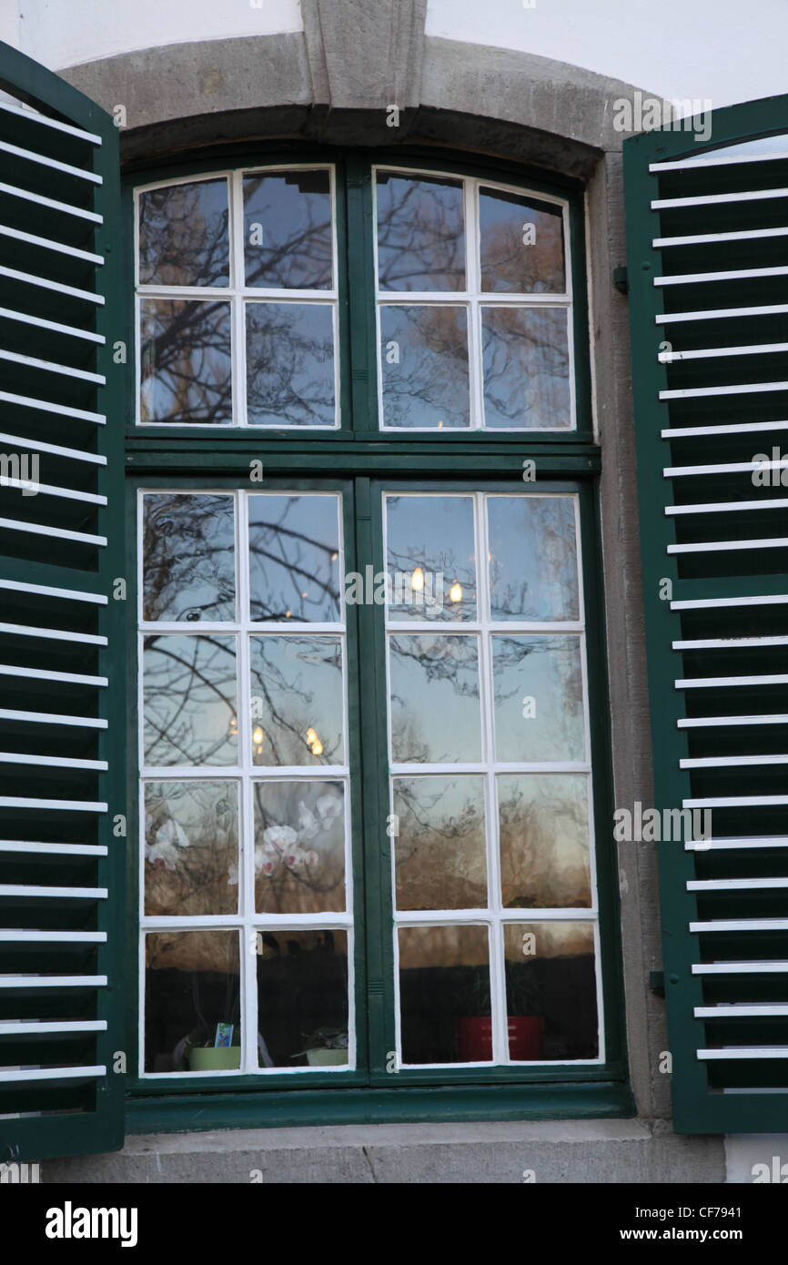 Historisches Fenster am Fachwerkhaus Stock Photo