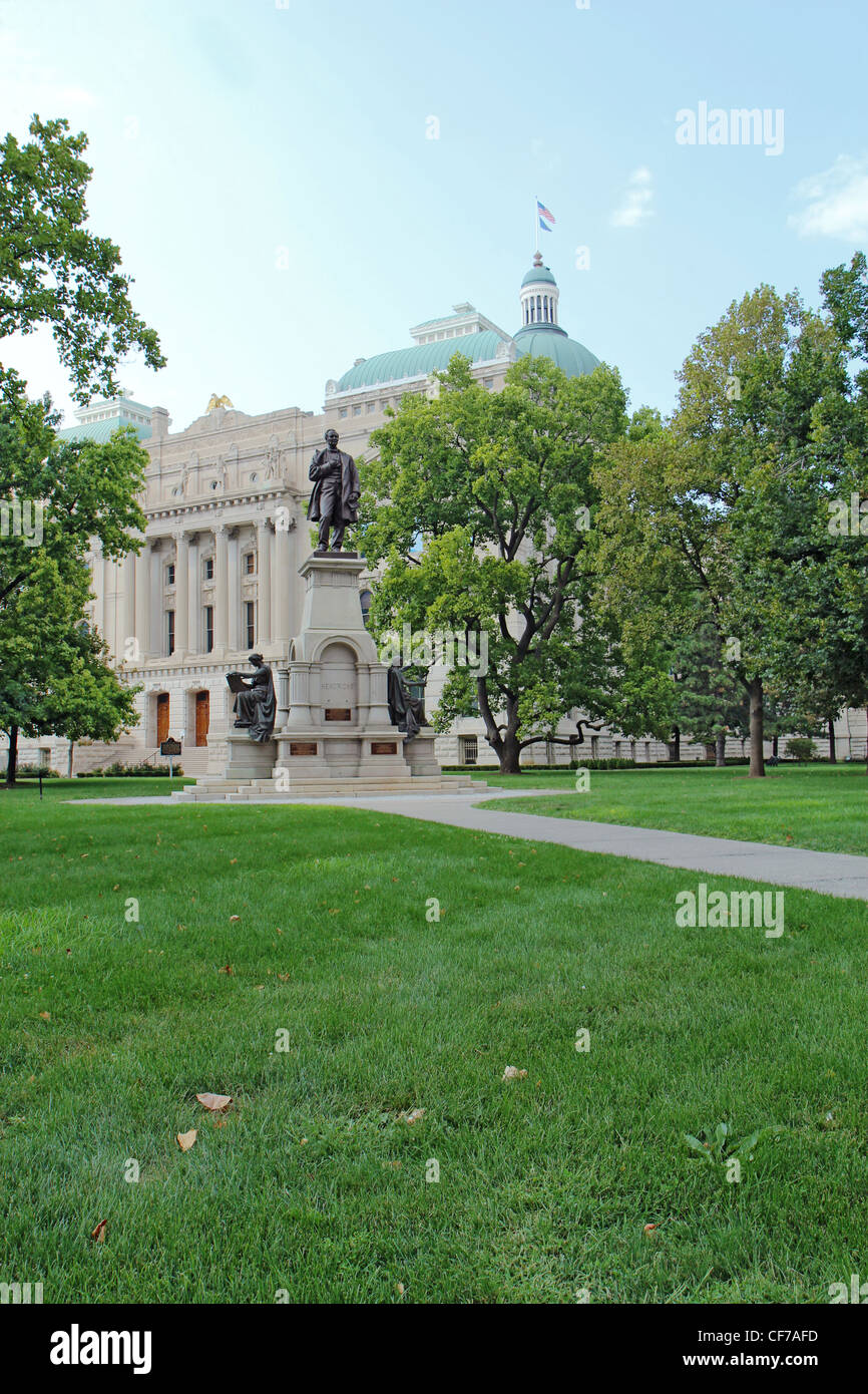 The southeast corner of the Indiana Statehouse in Indianapolis vertical
